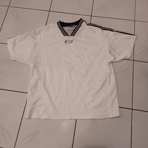 4/$40 Thick White Reebok Tee - Size Large - Picture 7 of 9